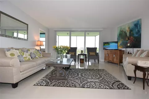 625 Oaks Dr #705, Pompano Beach, FL 33069