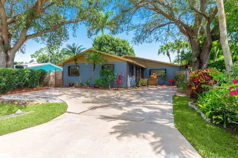 931 SW 37th Ter, Palm City, FL 34990