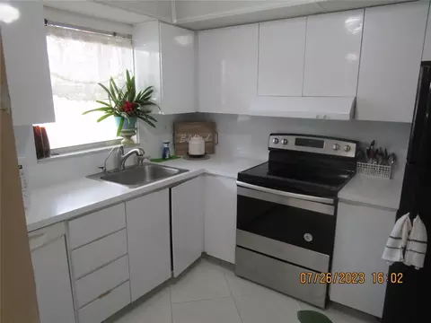 9421 Sunrise Lks #104, Sunrise, FL 33322