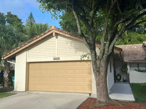 5600 Hammock Ln #135, Lauderhill, FL 33319