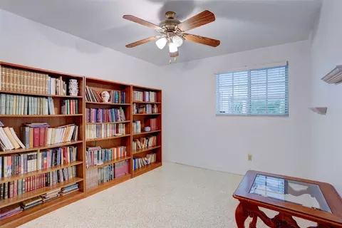 1065 W 33rd Pl, Hialeah, FL 33012
