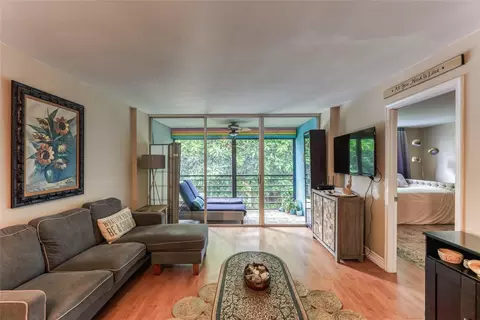 104 Royal Park Dr #4F, Oakland Park, FL 33309