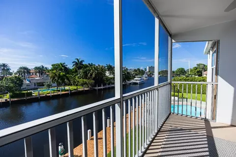 1332 Bayview Dr #302, Fort Lauderdale, FL 33304