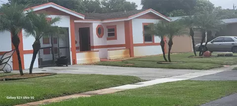 3721 NW 27th St, Lauderdale Lakes, FL 33311