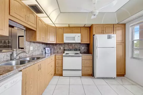 2004 Granada Dr #D1, Coconut Creek, FL 33066