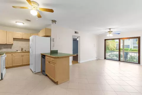 150 Cypress Club Dr #516, Pompano Beach, FL 33060
