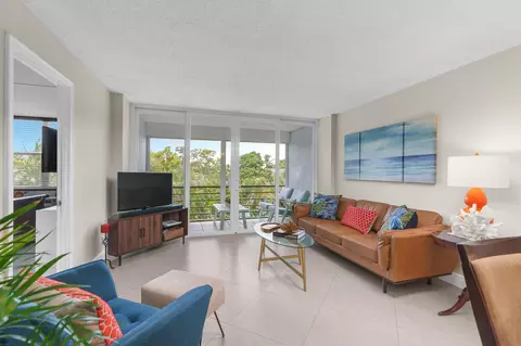 118 Royal Park Dr #3A, Oakland Park, FL 33309
