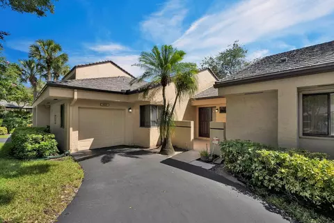 9228 Chelsea Dr, Plantation, FL 33324