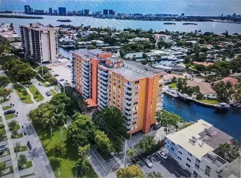 2450 NE 135th St #810, Miami, FL 33181