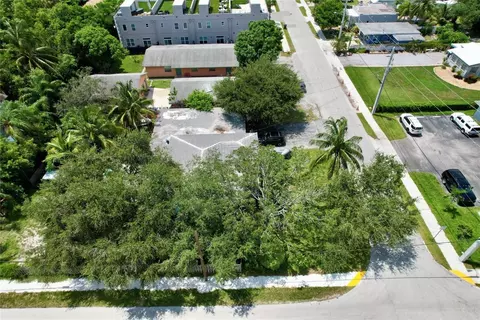 1098 NE 35 St, Oakland Park, FL 33334
