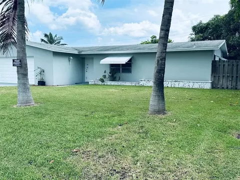 2110 NE 1st St, Boynton Beach, FL 33435