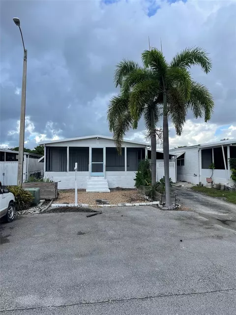 5627 Lagoon, Fort Lauderdale, FL 33312