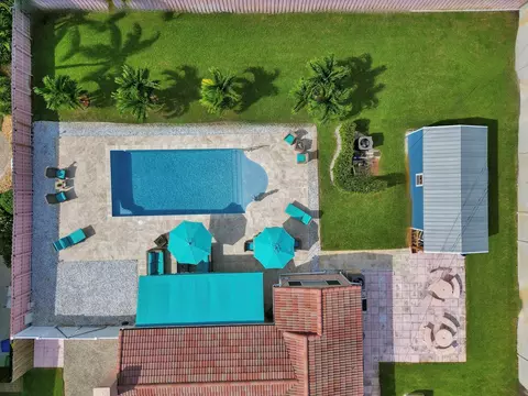 325 NE 23rd St, Wilton Manors, FL 33305