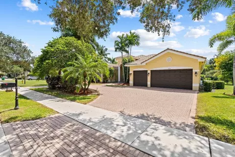 10758 Garden Ridge Ct, Davie, FL 33328
