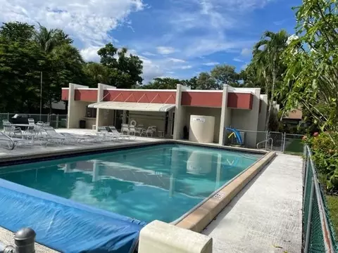 21 Jacaranda Country Club Dr #222, Plantation, FL 33324