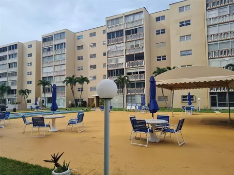 420 NE 12 #301, Hallandale Beach, FL 33009