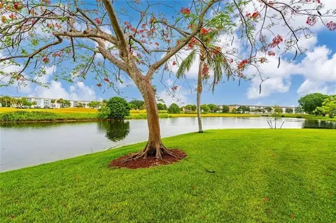 2905 Victoria Pl #D2, Coconut Creek, FL 33066