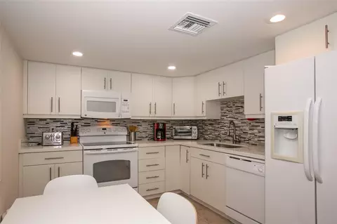 901 Cypress Grv #103, Pompano Beach, FL 33069