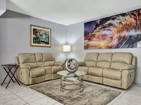 5300 Washington #Q201, Hollywood, FL 33021
