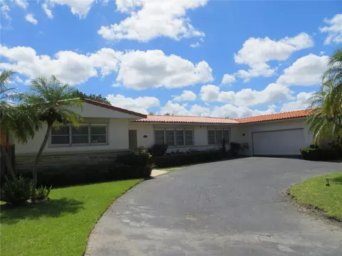1024 S Southlake Dr, Hollywood, FL 33019