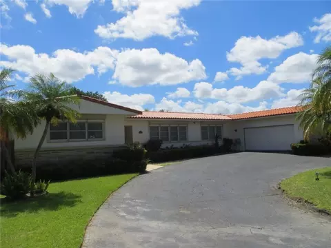 1024 S Southlake Dr, Hollywood, FL 33019