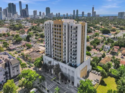 900 SW 8 St #1504, Miami, FL 33130