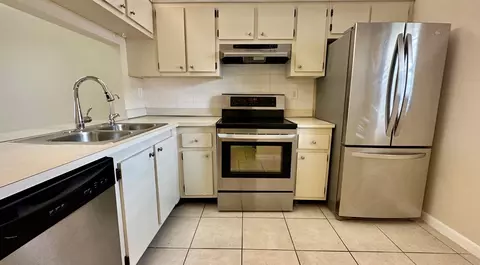 10525 NW 11th St #103, Pembroke Pines, FL 33026