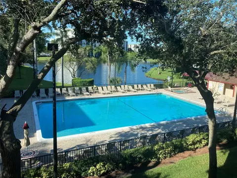 2216 N Cypress Bnd #301, Pompano Beach, FL 33069