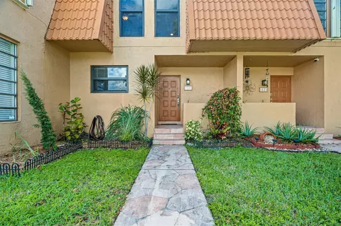 1541 NW 92nd Ave, Pembroke Pines, FL 33024