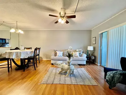 5541 Lakeside Dr #105, Margate, FL 33063