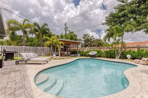 909 NE 9th St, Pompano Beach, FL 33060