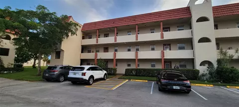 2750 W Sunrise Lakes Dr #101, Sunrise, FL 33322