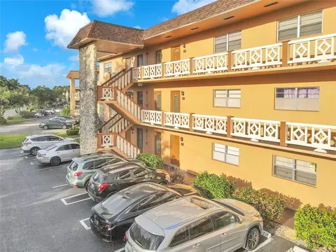 5031 W Oakland Park #311, Lauderdale Lakes, FL 33313