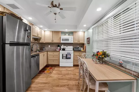 823 Cypress #203, Pompano Beach, FL 33069