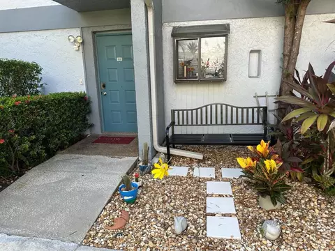 2737 S Oakland Frst #102, Oakland Park, FL 33309