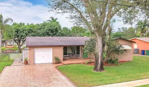 8959 SW 52 Pl, Cooper City, FL 33328