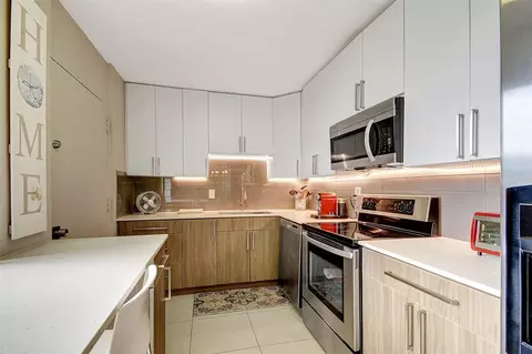 2520 Presidential Way #204, West Palm Beach, FL 33401