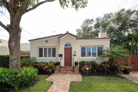 800 SE 10 St, Fort Lauderdale, FL 33316