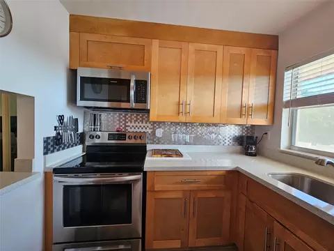9041 Sunrise Lks #305, Sunrise, FL 33322