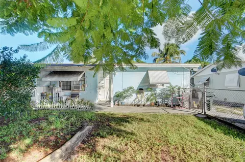 5841 S 38th Ct, Greenacres, FL 33463