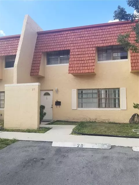 29 Spinning Wheel #29, Tamarac, FL 33319