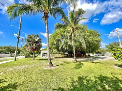 2401 NW 8 St, Fort Lauderdale, FL 33311