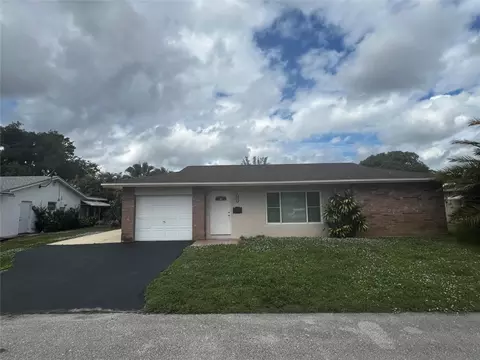 6903 NW 76 Dr, Tamarac, FL 33321