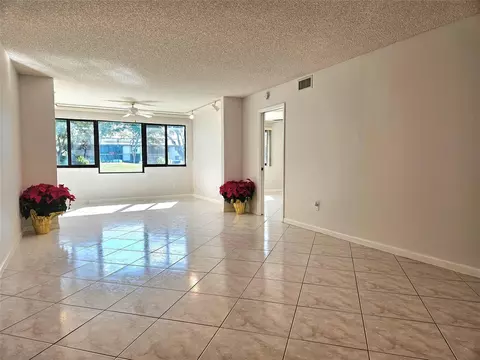 10811 W Clairmont #106, Tamarac, FL 33321