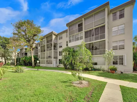 4850 NW 29th #427, Lauderdale Lakes, FL 33313