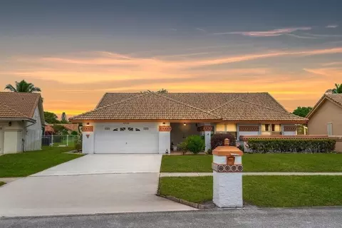 9735 Sun Pointe Dr, Boynton Beach, FL 33437
