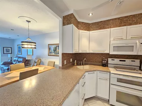 5171 W Oakland Park #202, Lauderdale Lakes, FL 33313