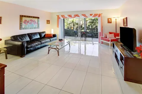1000 NE 14th Ave #406, Hallandale Beach, FL 33009