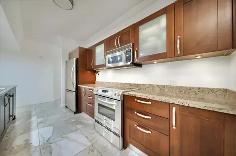 20000 E Country Club Dr #208, Aventura, FL 33180