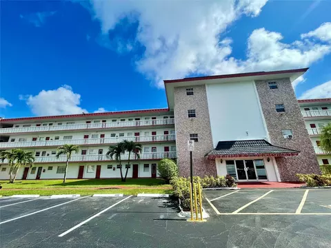 4140 NW 44th Ave #211, Lauderdale Lakes, FL 33319